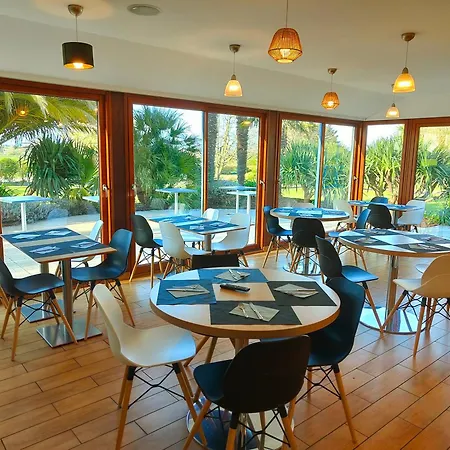 فندق Domaine De La Barbinais 2*